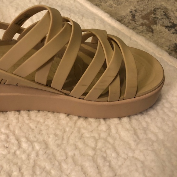 Crocs Women Brooklyn Strappy Low Wedge Bone Sandals Size 9 - Picture 5 of 13